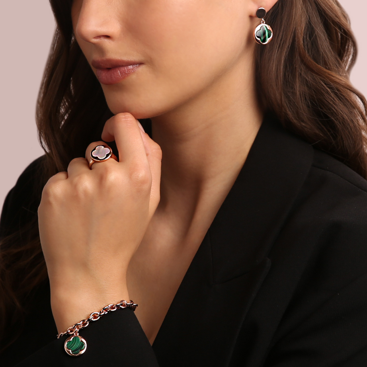 Chevalier Ring with Four Leaf Clover in Natural Stone